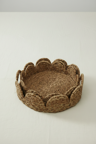 Seagrass Round Scallop Trays