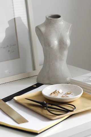 Silhouette vase